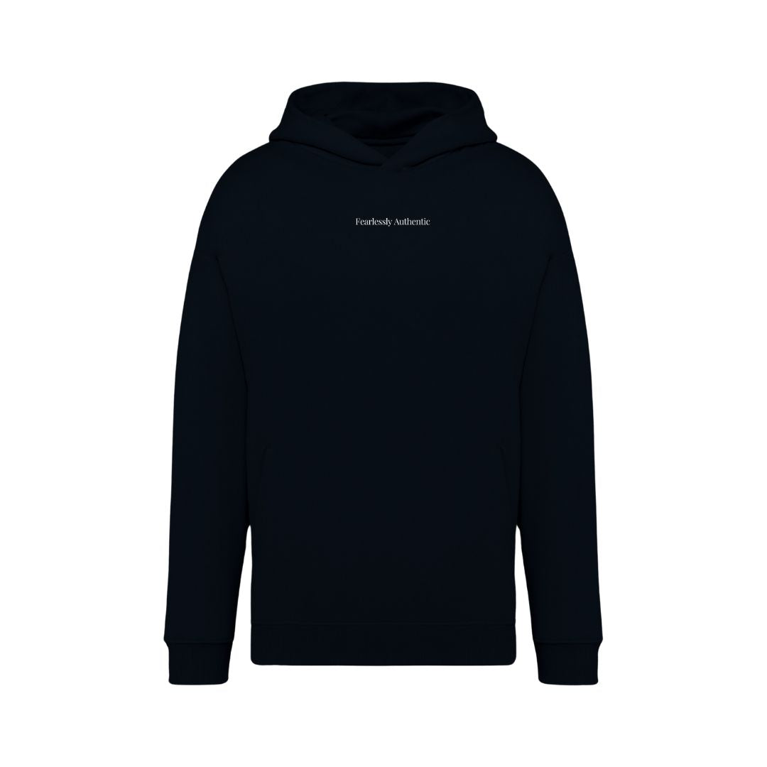 Zwarte brand basic hoodie van faeros, met geborduurde quote op de voorkant met 'fearlessly authentic'